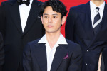妻夫木聡、映画『宝島』東京プレミア レッドカーペットイベントに登場