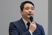 テレビ朝日「2025年10月改編」説明会で司会を務めた吉野真治・テレビ朝日アナウンサー