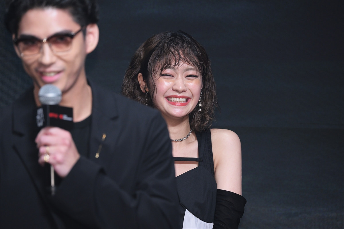 磯村勇斗、『今際の国のアリス』で共演の毎熊克哉と相思相愛「ずっとバディ」「もう離れられない」