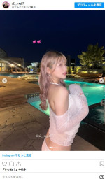 姫澤めぐ、スタイル抜群の水着姿でナイトプール降臨　※「姫澤めぐ」インスタグラム