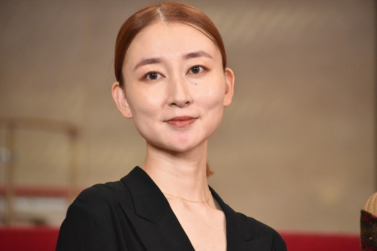 京本大我「心が折れかけた」ミュージカル『Once』ギター稽古を振り返る　SixTONESメンバーの前でゲリラ演奏も