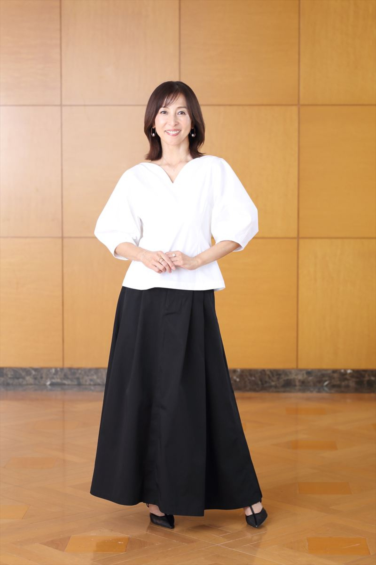 かとうれいこ56歳、水着でも魅せる“27年ぶりの写真集”　年齢を重ねることには「日々マイペースに抗ってる」