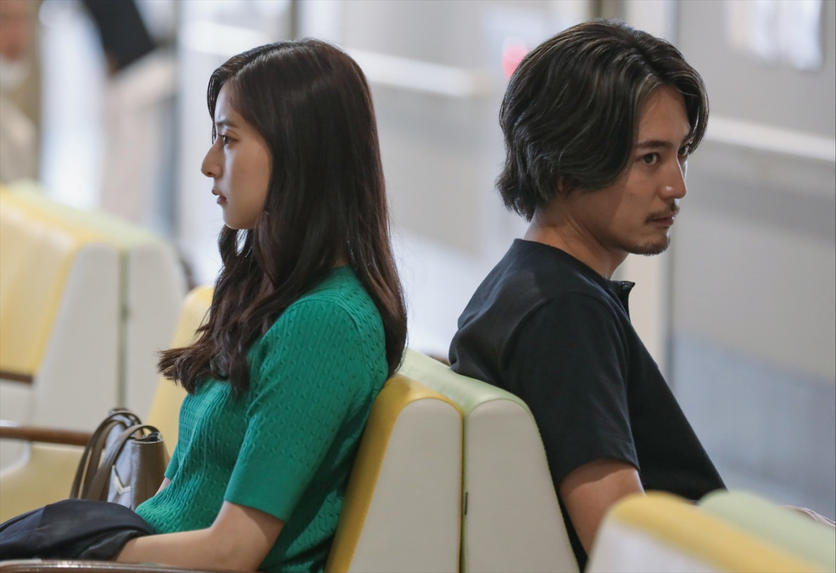 間宮祥太朗×新木優子がおくる考察系ミステリー『良いこと悪いこと』　「みんな怪しい」「自分自身も気になっています」