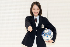 池端杏慈、第104回全国高校サッカー選手権大会「応援マネージャー」就任発表に登場