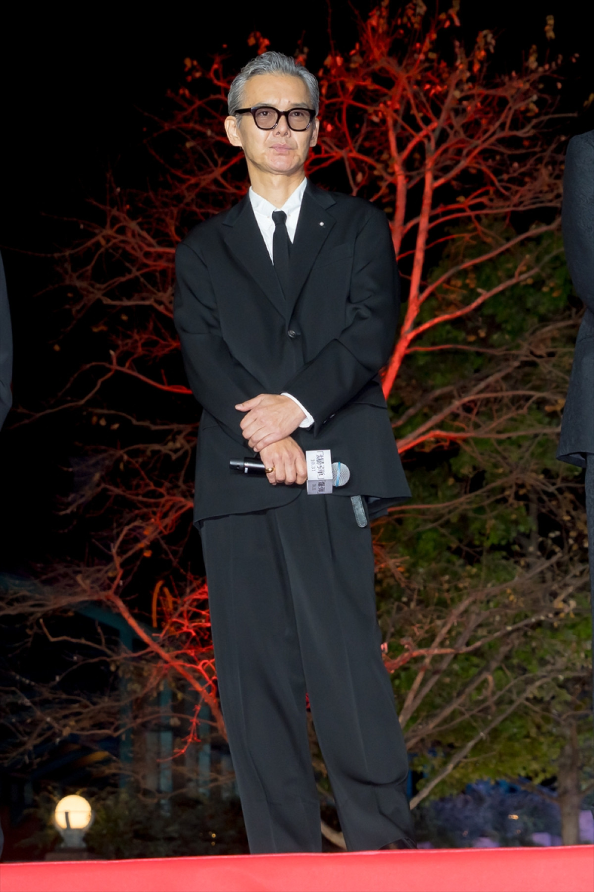 渡部篤郎、舞台挨拶で涙　佐藤二朗「いきなり泣き出すからびっくりしちゃった」
