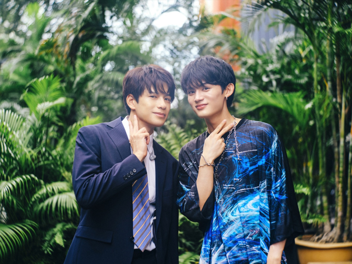 森崎ウィン×向井康二『（LOVE SONG）』、キャスト陣の一体感が伝わる仲良しオフショット解禁
