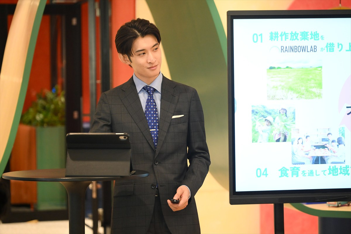 『フェイクマミー』第4話 “茉海恵”川栄李奈、“薫”波瑠の妹として学校のファミリーデーに参加