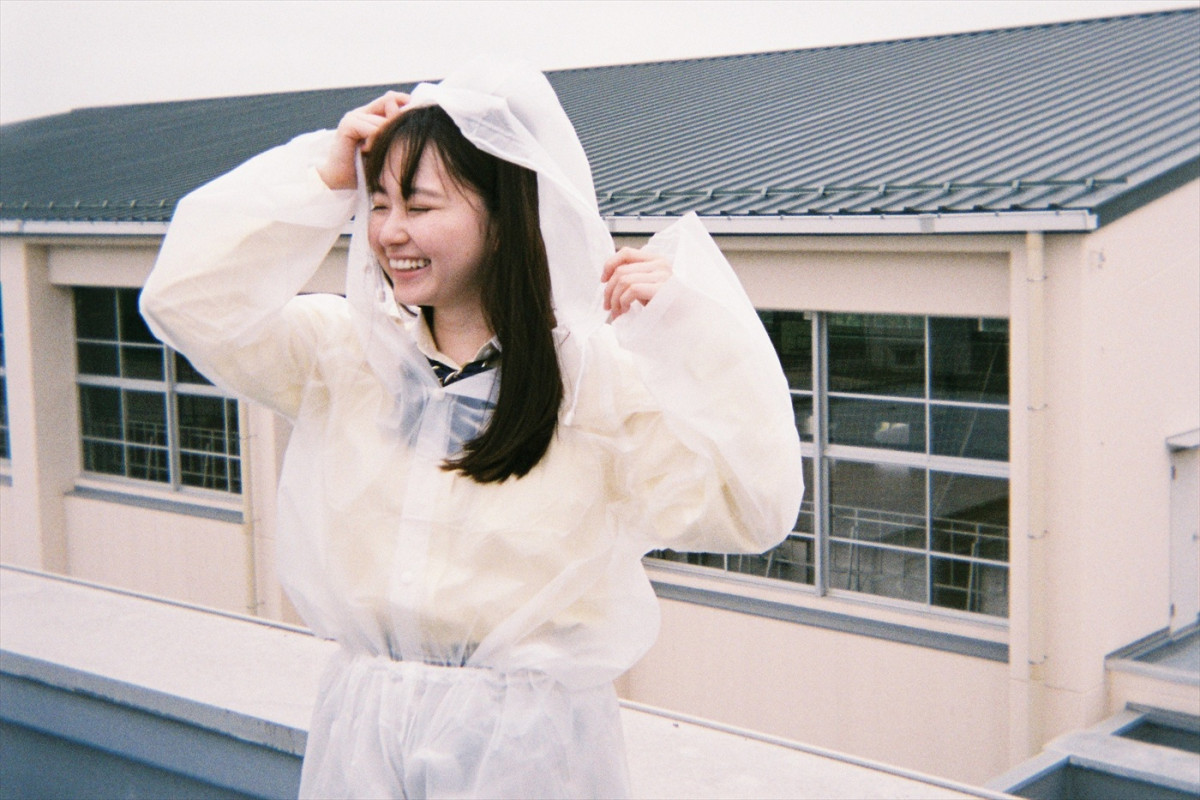 『恋に至る病』長尾謙杜と山田杏奈がインスタントカメラで撮影し合いっこ！　2人の撮り下ろしカット＆特別映像解禁