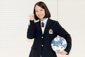 池端杏慈、第104回全国高校サッカー選手権大会「応援マネージャー」就任発表に登場