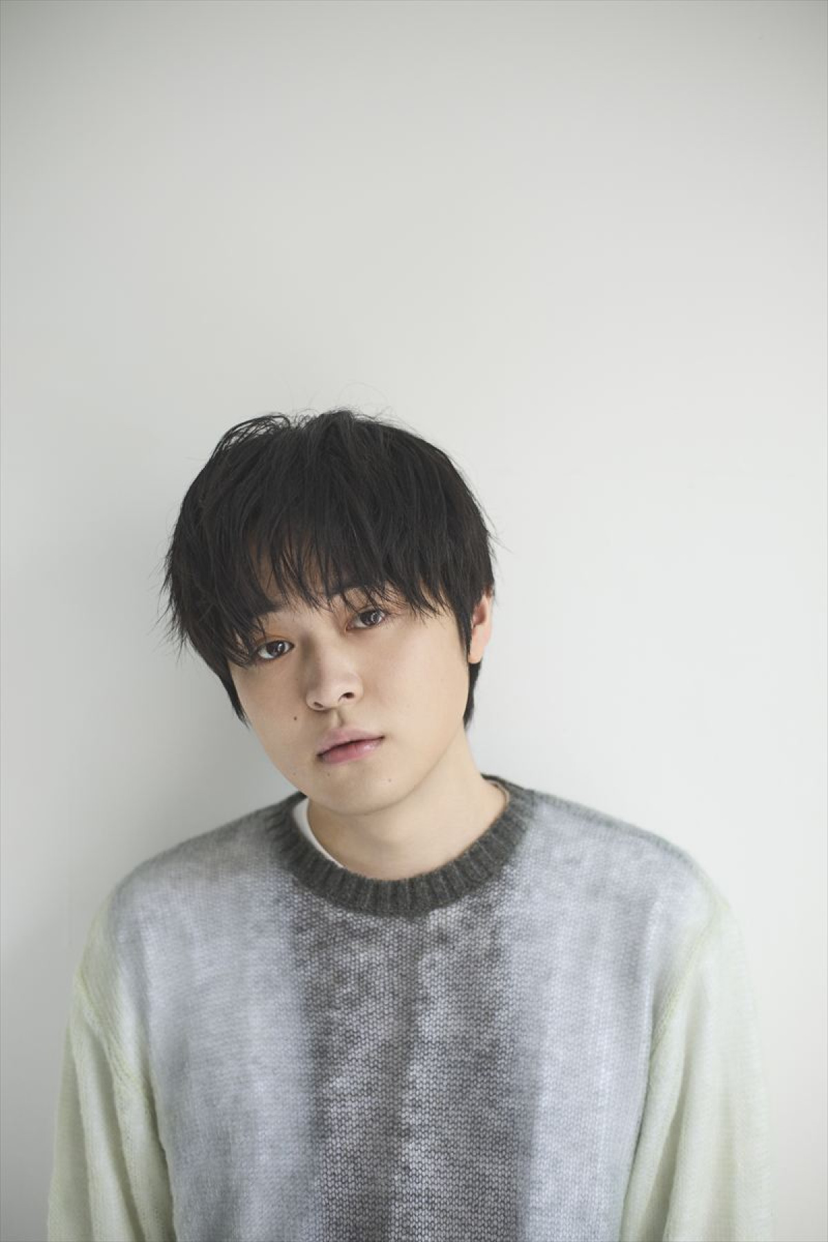 稲垣吾郎が大人げない俳優役で傑作ラブコメに挑む！　『プレゼント・ラフター』来年2月～上演決定