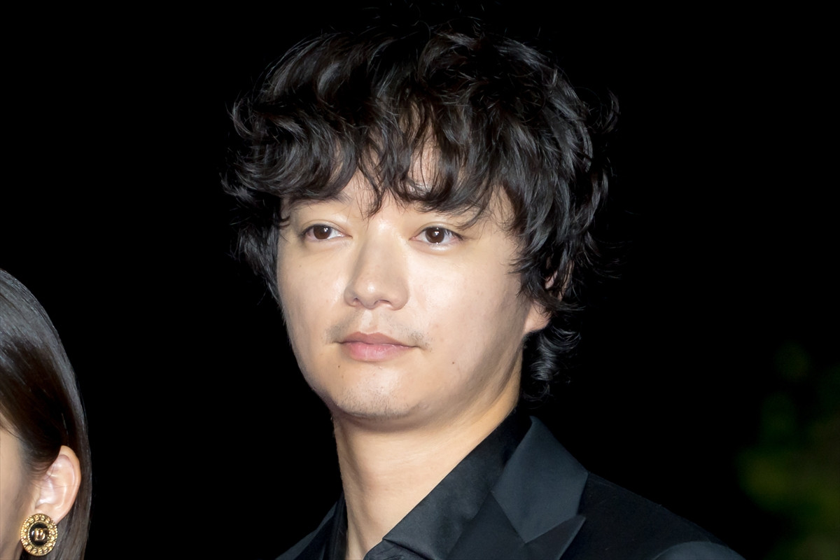 渡部篤郎、舞台挨拶で涙　佐藤二朗「いきなり泣き出すからびっくりしちゃった」