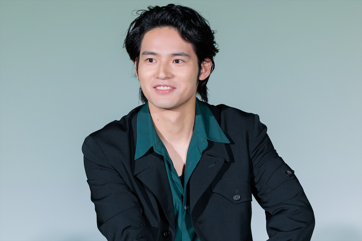 水上恒司、同世代共演者と現場の過ごし方に違い「若者の1人として良くないと思う」