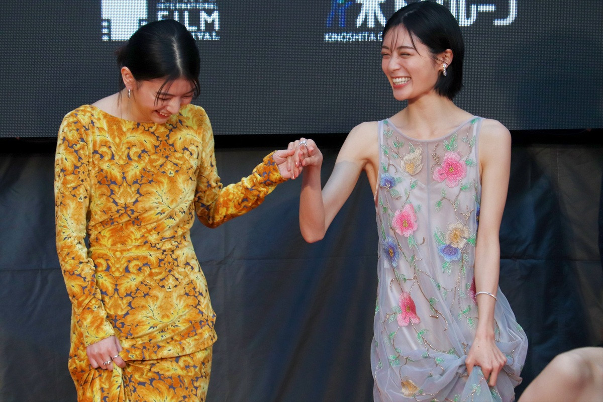 美しき俳優たちがずらり! 南沙良&出口夏希&吉田美月喜がレッカぺで美の競演<第38回東京国際映画祭>