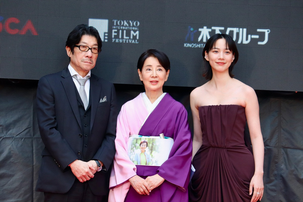吉永小百合は美しい着物姿&のんはタイトな大胆ドレスで登場<第38回東京国際映画祭>
