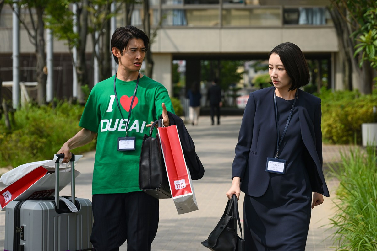 『フェイクマミー』第4話 “茉海恵”川栄李奈、“薫”波瑠の妹として学校のファミリーデーに参加