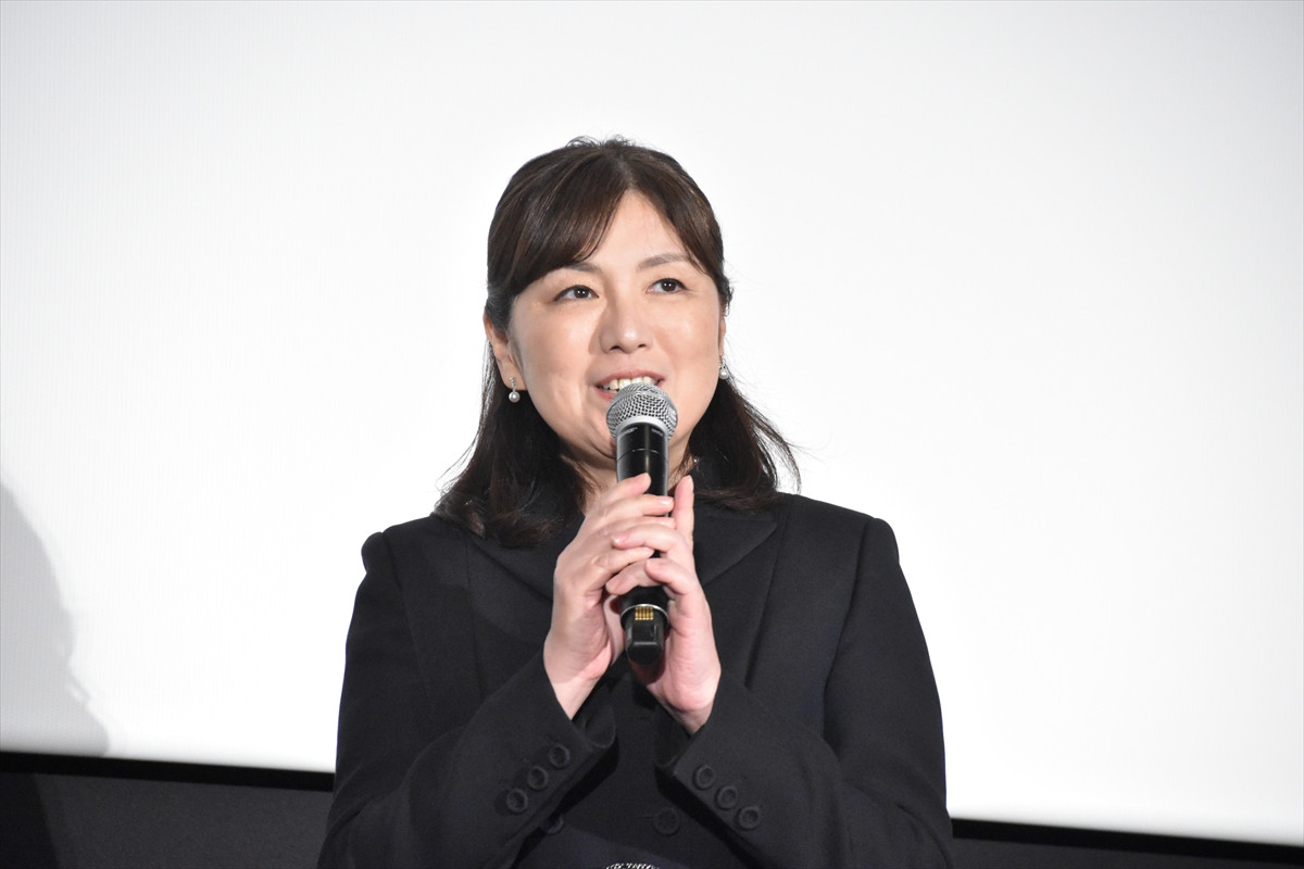 坂口健太郎、さっぱり短髪＆髭スタイルで主演映画の舞台挨拶に登場「大変な役でした」