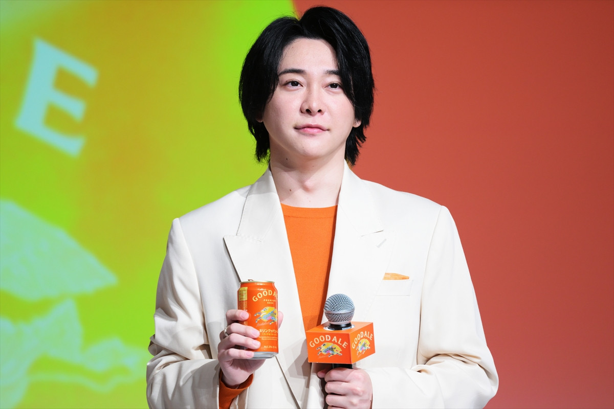 浜辺美波、酒類CM初出演に喜び　ビールの感想には鈴木亮平がいじり「シャンシャン!?」
