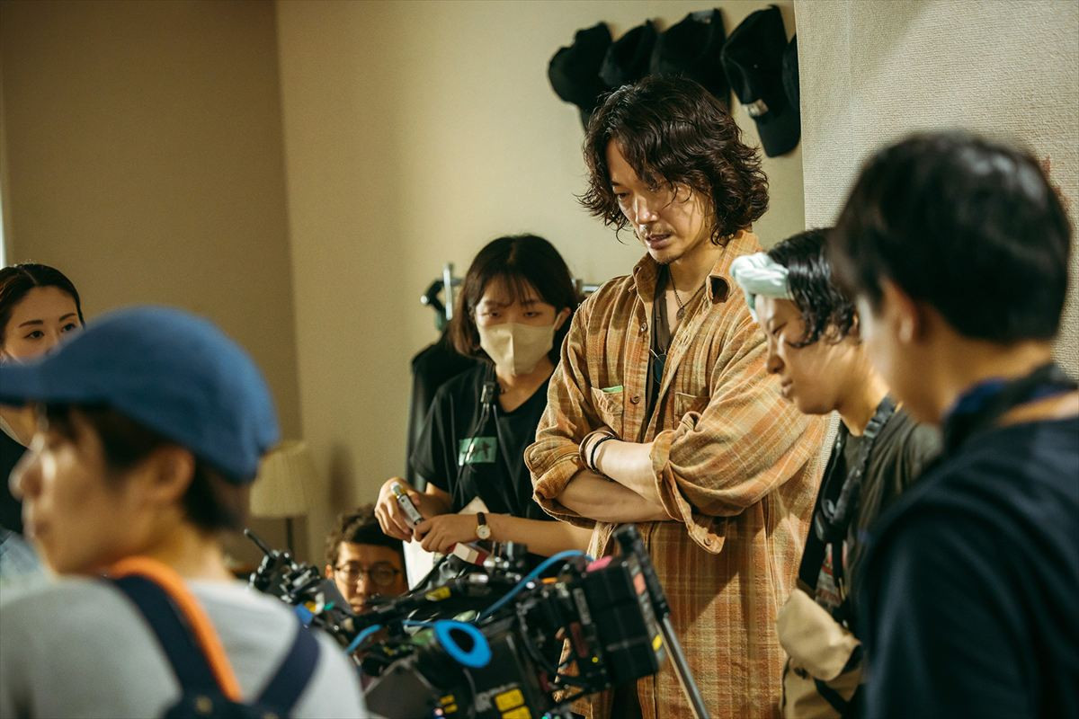 北村匠海「全シーンがアドリブのように感じられる瞬間も」『愚か者の身分』メイキング映像解禁
