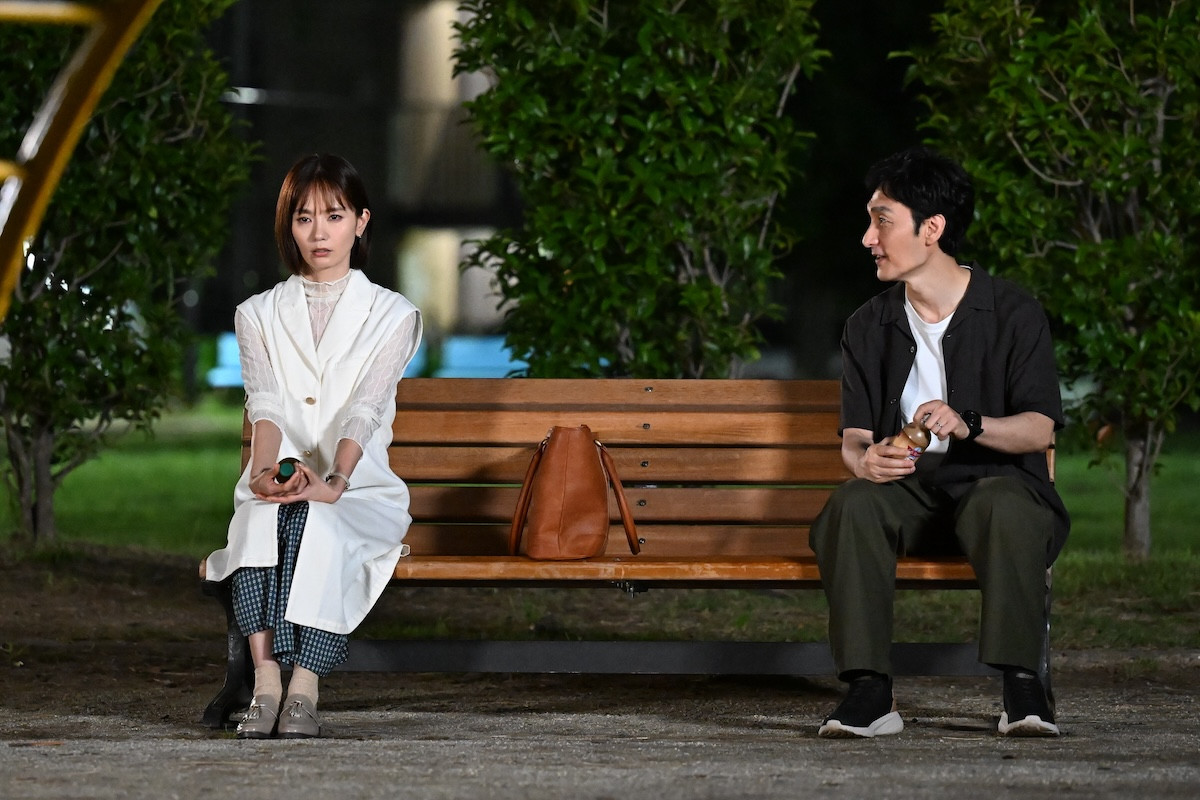 『終幕のロンド』第2話 “鳥飼”草なぎ剛、“真琴”中村ゆりと画集にまつわる過去を知る