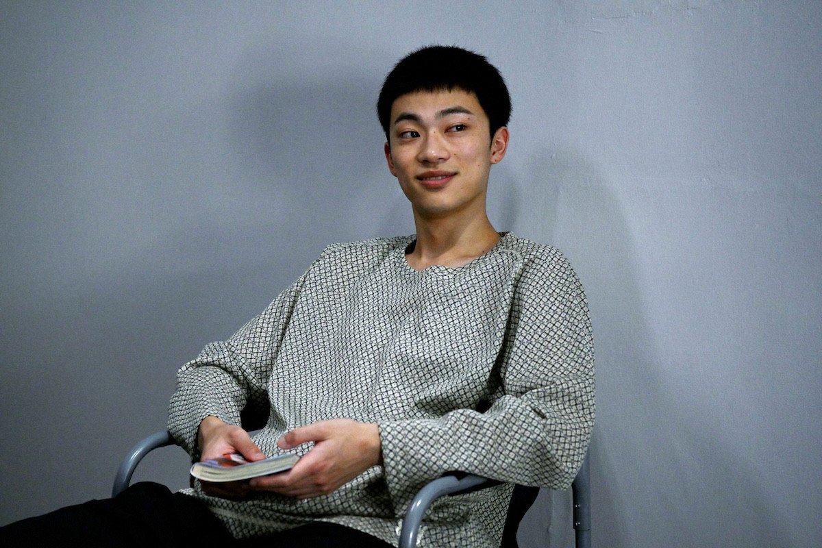 『シナントロープ』“折田”染谷将太、写真を眺めて“意味深”つぶやき　ネット鳥肌「怖すぎ」「めっちゃ不穏」