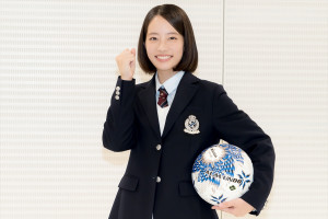 池端杏慈、第104回全国高校サッカー選手権大会「応援マネージャー」就任発表に登場