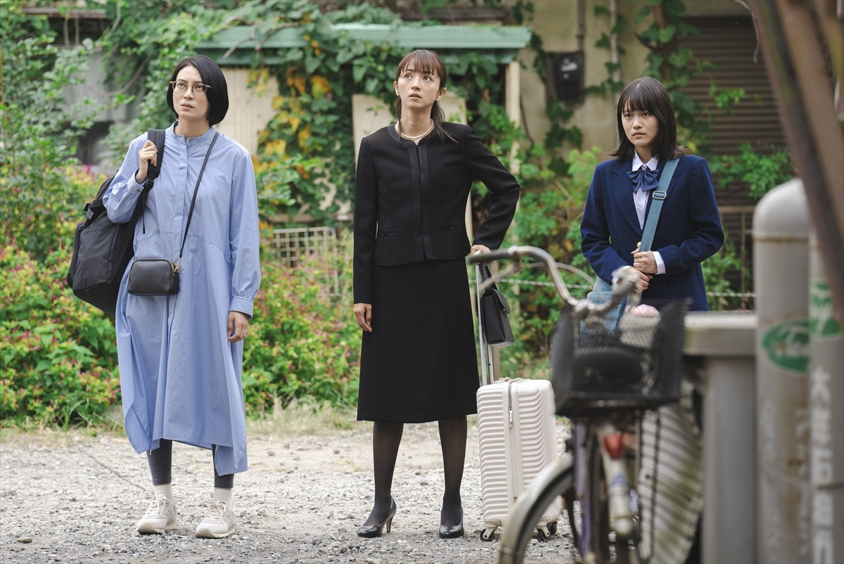 映画『兄を持ち運べるサイズに』、本編映像解禁　遺品整理で明かされる兄（オダギリジョー）の本当の姿に涙