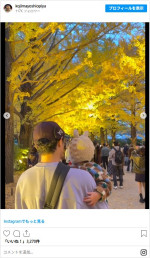 小島よしお、おぱぴまるを抱きかかえレアな“父親の顔”に　※「小島よしお」インスタグラム