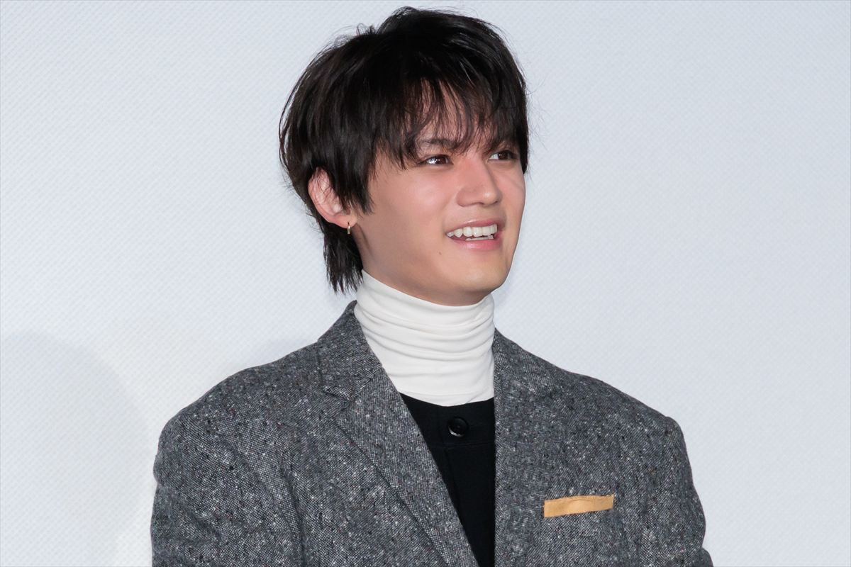 Snow Man・向井康二、森崎ウィンの手を突然握る「繋いでほしいんかなって」