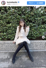 ミニスカセットアップで抜群プロポーションを披露　※「熊田曜子」インスタグラム