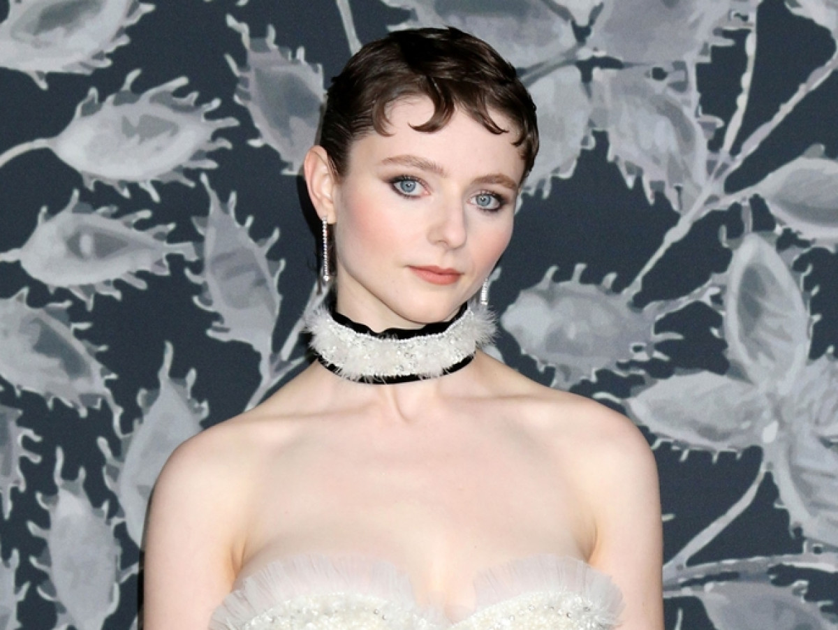 トーマシン・マッケンジー、新作プレミアで輝くドレス姿