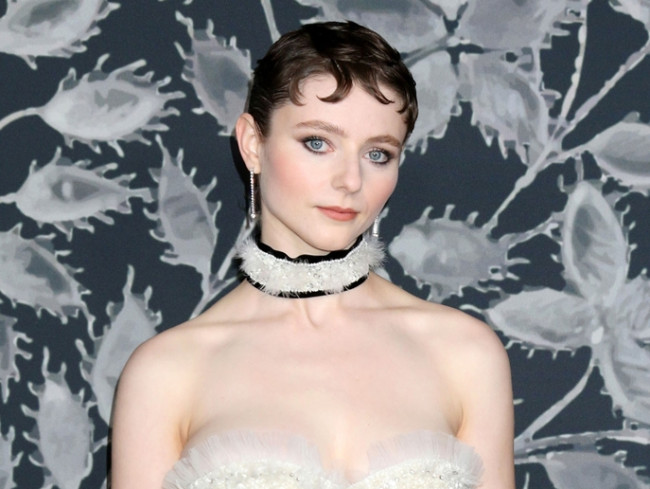 トーマシン・マッケンジー、新作プレミアで輝くドレス姿