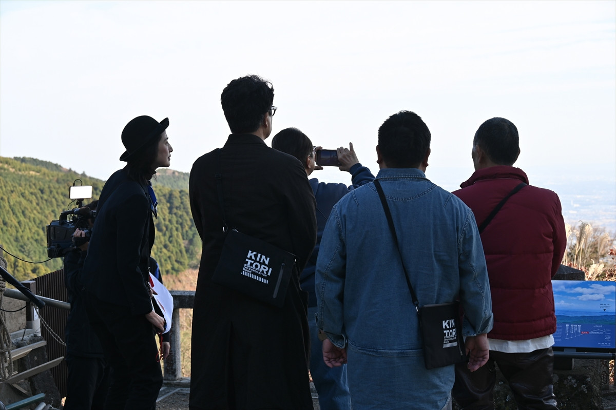 天海祐希がバスガイドに!?　キントリメンバーお疲れ様旅をプレゼンツ