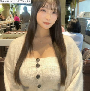 沢美沙樹、ソロショット　※「沢美沙樹」インスタグラム