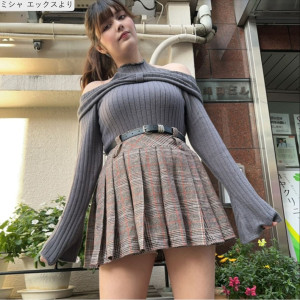 【写真】身長182cm美人モデル、制服コスなどが「可愛すぎる」（7枚）