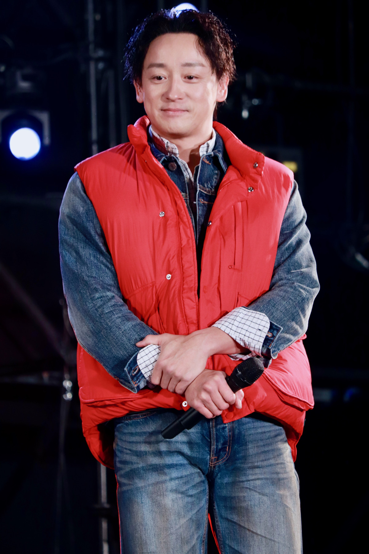 山本耕史、『BTTF』主題歌を熱唱！　マーティのコスプレで会場沸かす〈東京コミコン2025〉