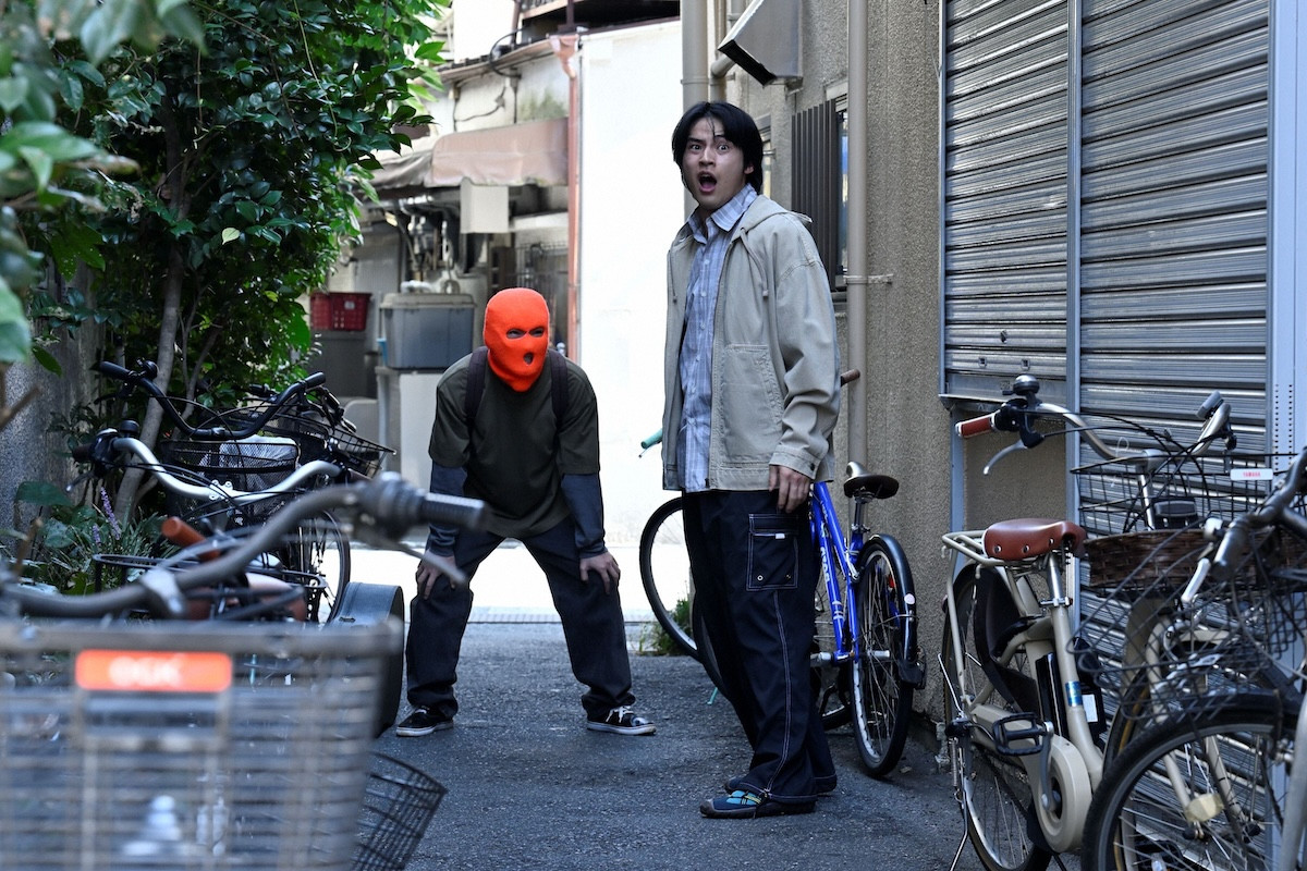 『シナントロープ』第10話　襲撃された店内でメンバー全員がシマセゲラによる脅迫を知る