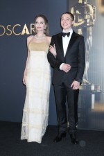アンジェリーナ・ジョリー、ブラッド・ピットとの子どもノックスとガバナーズ賞授賞式に