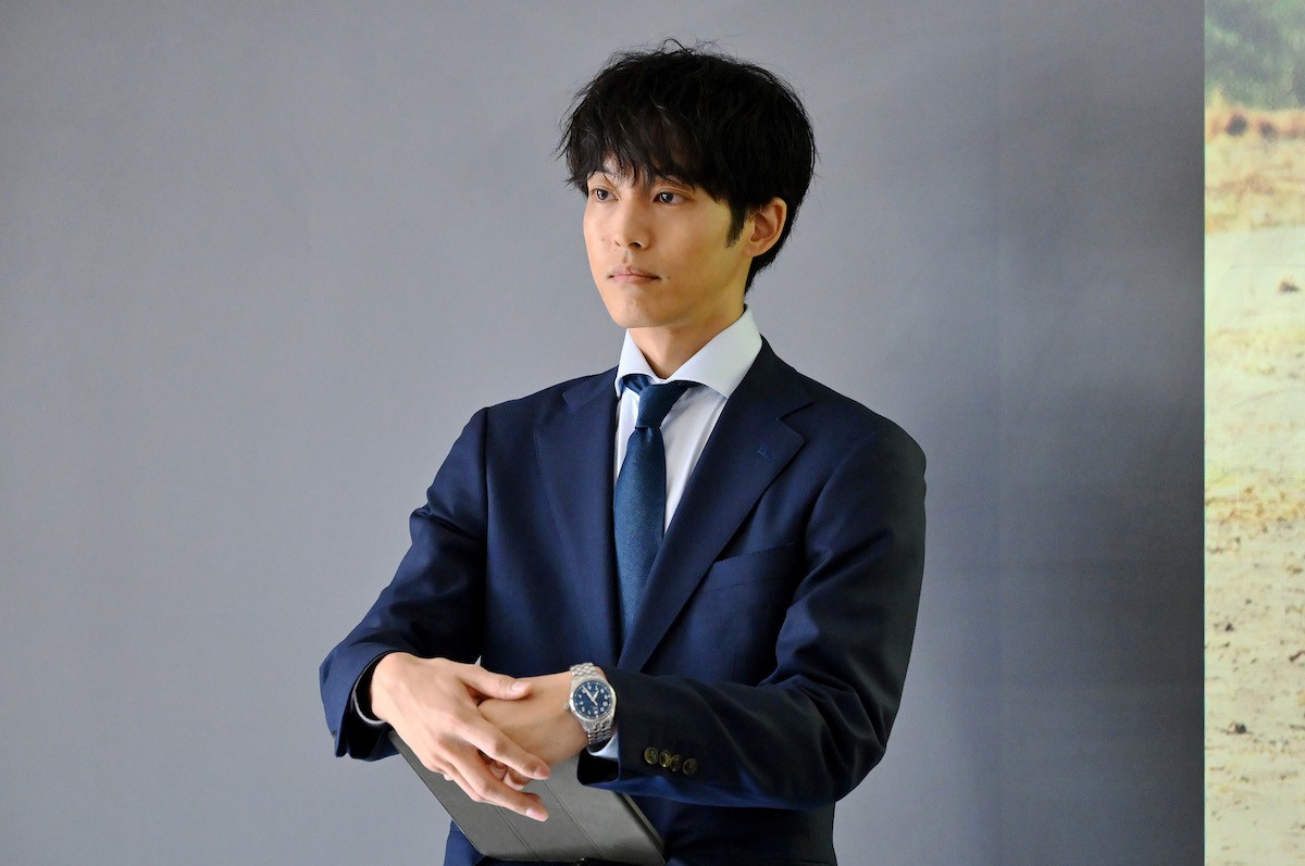 『御上先生』第2話　“御上”松坂桃李、“神崎”奥平大兼による不倫記事について生徒たちに討論させる