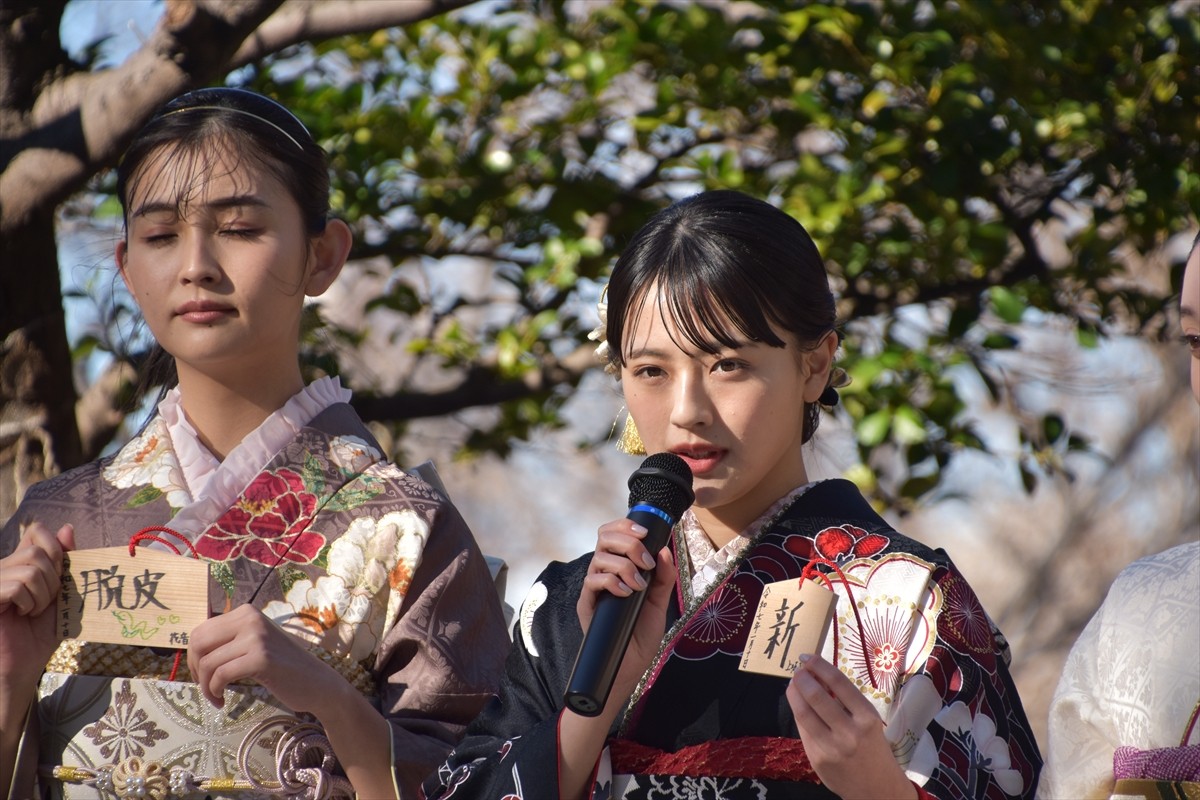 高石あかり、4日に1回のコンビニスイーツがご褒美　2025年は「華を咲かせる年」に