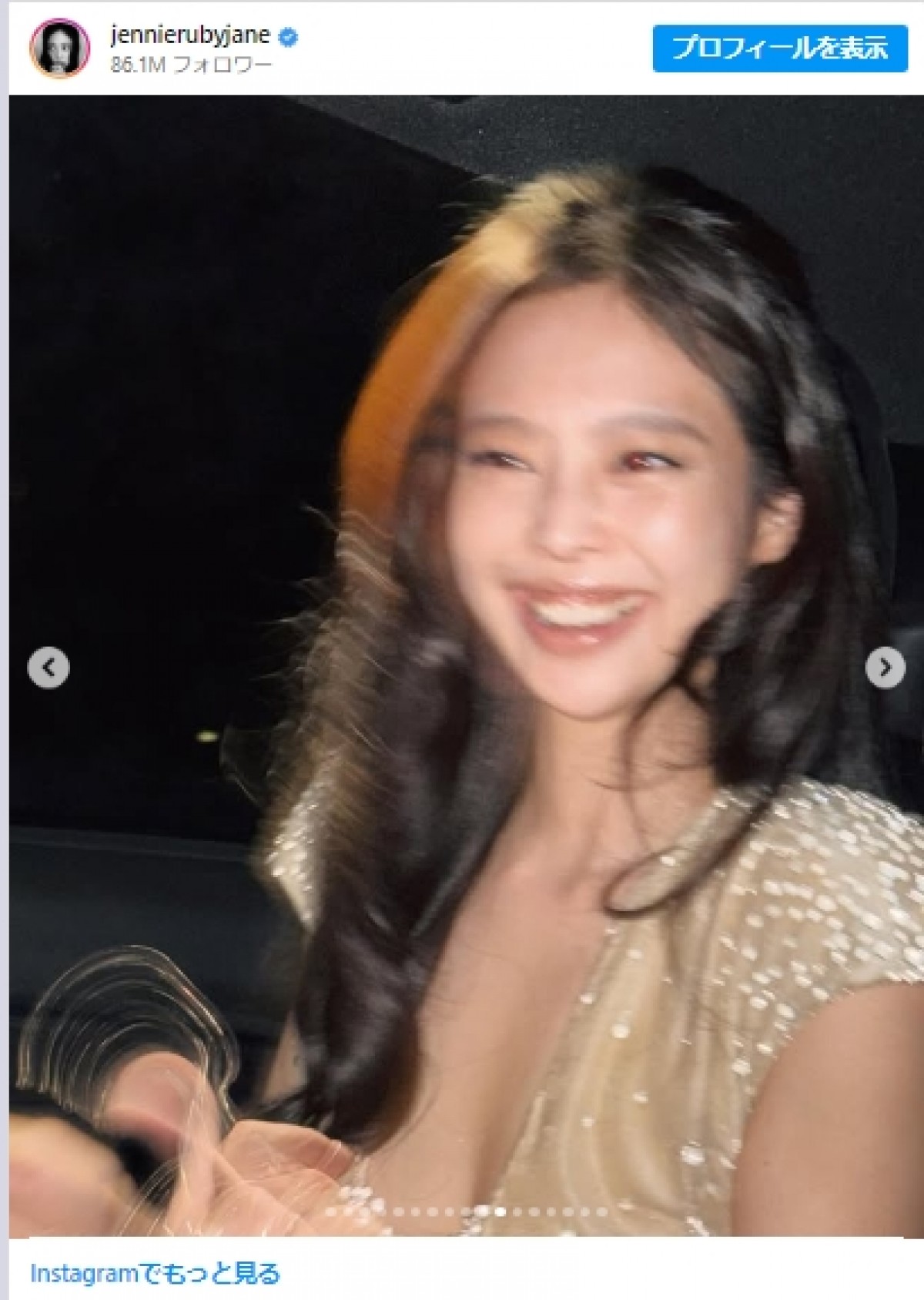 美しいドレス姿を披露したジェニー　20250130