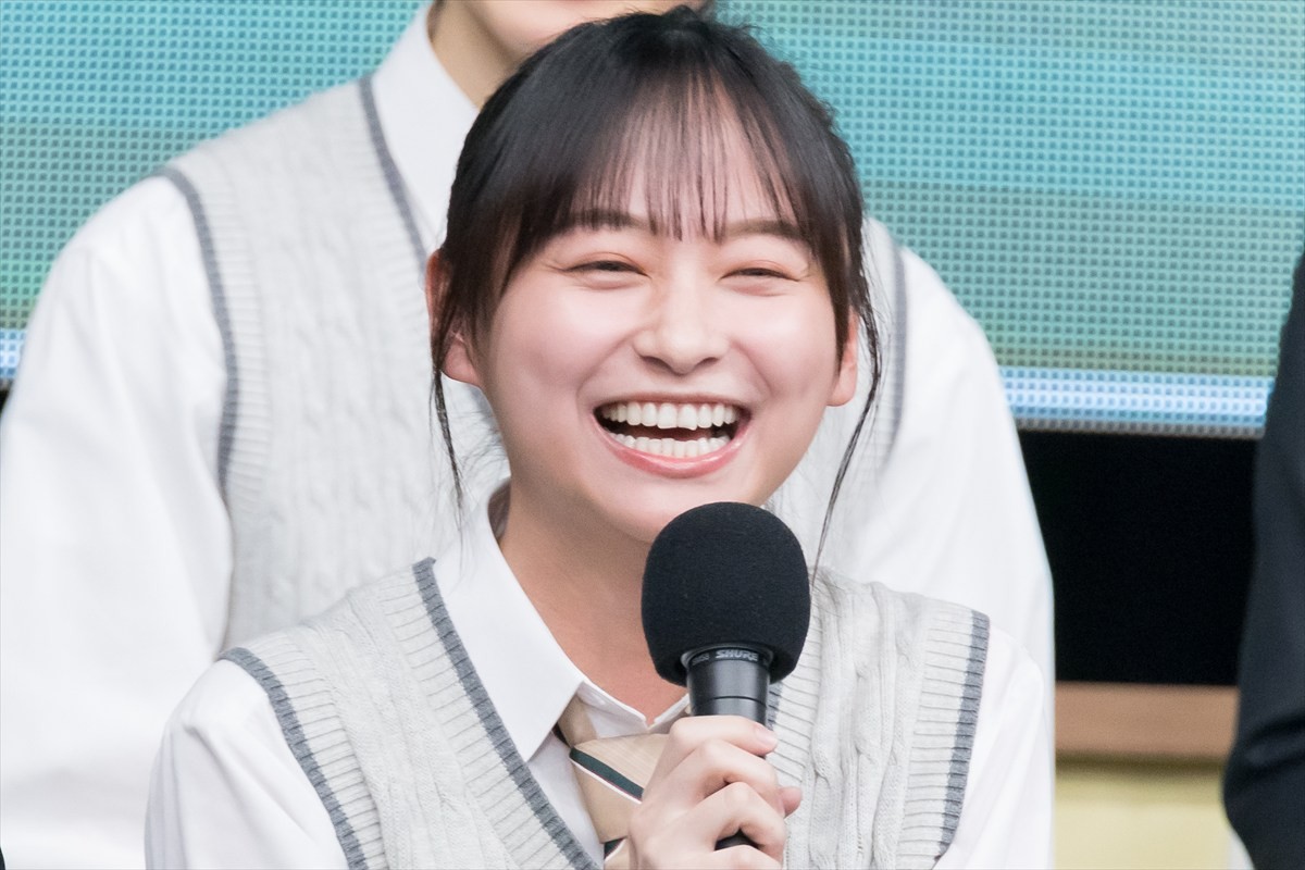 松坂桃李＆吉岡里帆、生徒役・奥平大兼の暴露に「見られてる（笑）」「恥ずかしい」