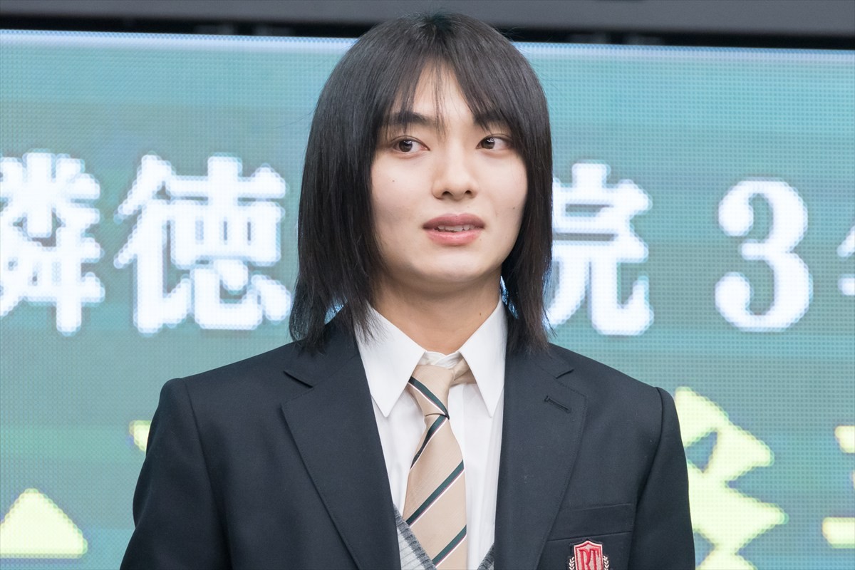 松坂桃李＆吉岡里帆、生徒役・奥平大兼の暴露に「見られてる（笑）」「恥ずかしい」