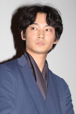 綾野剛、『そこのみにて光輝く』舞台あいさつにて（2014年）