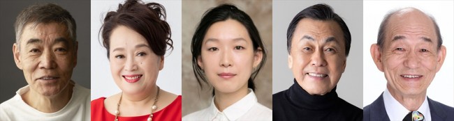 『また本日も休診～山医者のうた～』に出演する（左から）柄本明、渡辺えり、江口のりこ、佐藤B作、笹野高史