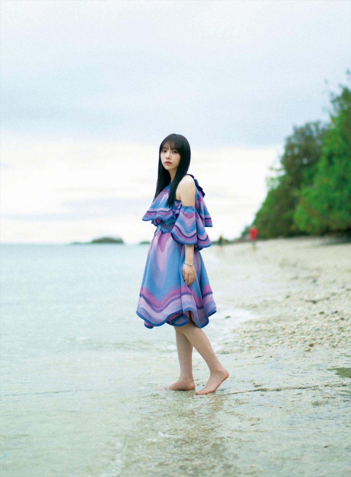 乃木坂46・与田祐希、憧れだった黒の水着でビーチを歩く　3rd写真集『ヨーダ』よりビキニショット解禁