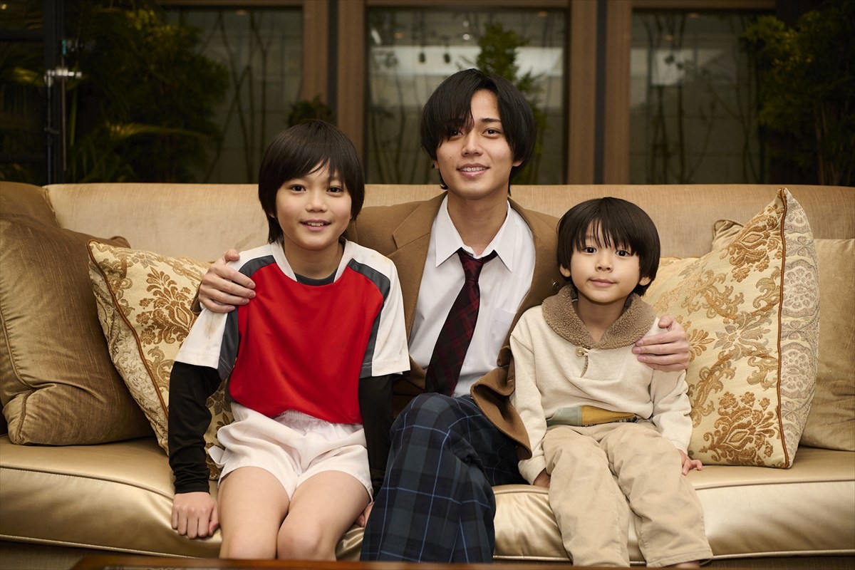 ドラマ『御曹司に恋はムズすぎる』永瀬廉と10歳の昴を演じる三原健豊、5歳の昴を演じる岩本樹起