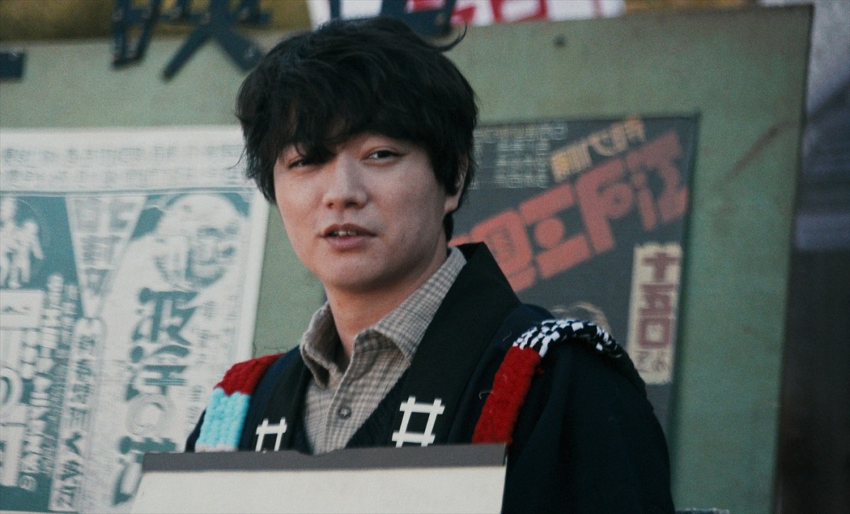 染谷将太と銀杏BOYZ・峯田和伸が兄弟に！　映画『BAUS 映画から船出した映画館』本予告＆新場面写真解禁