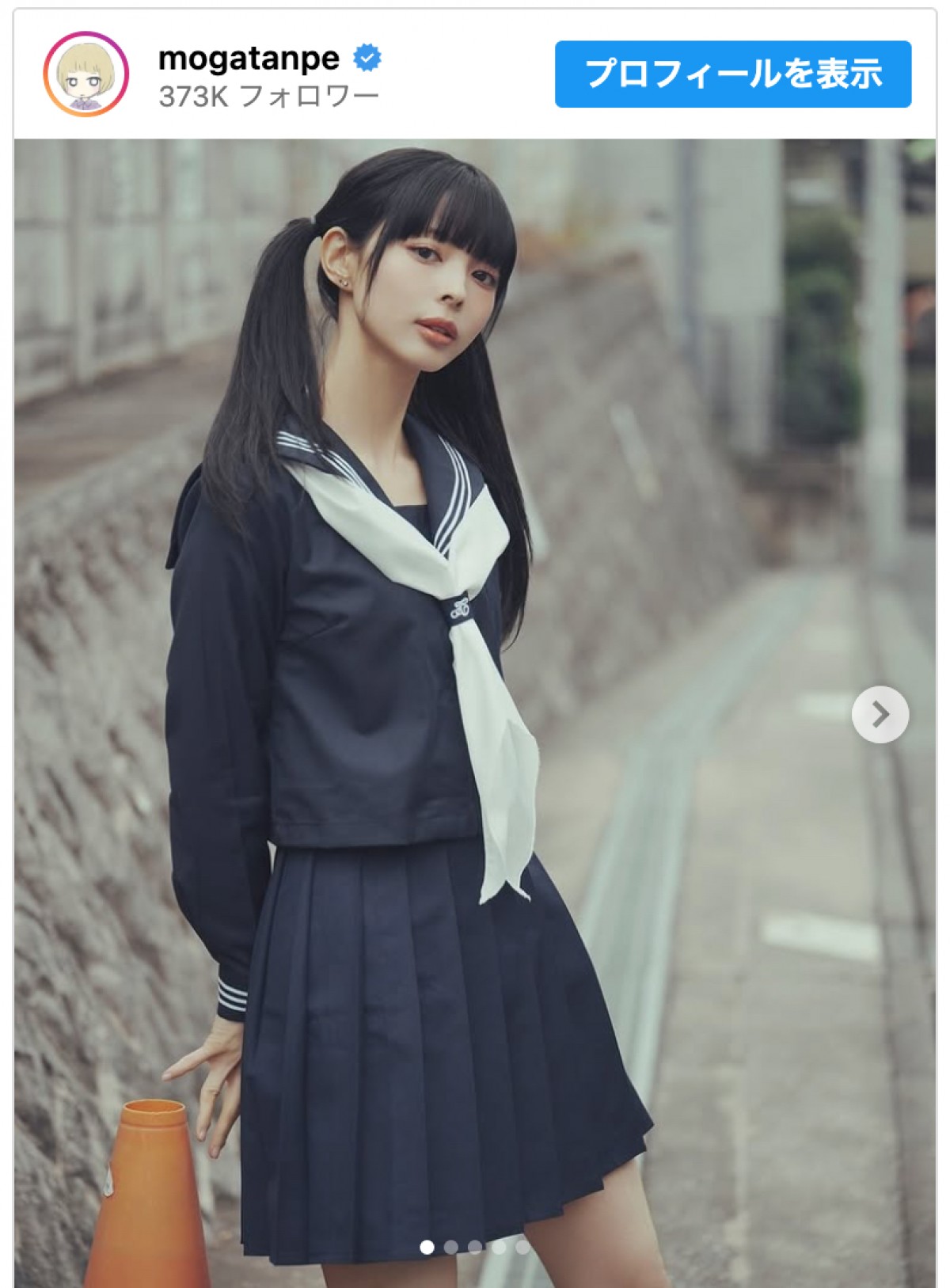 最上もが、黒髪ツインテの制服姿を披露　※「最上もが」インスタグラム