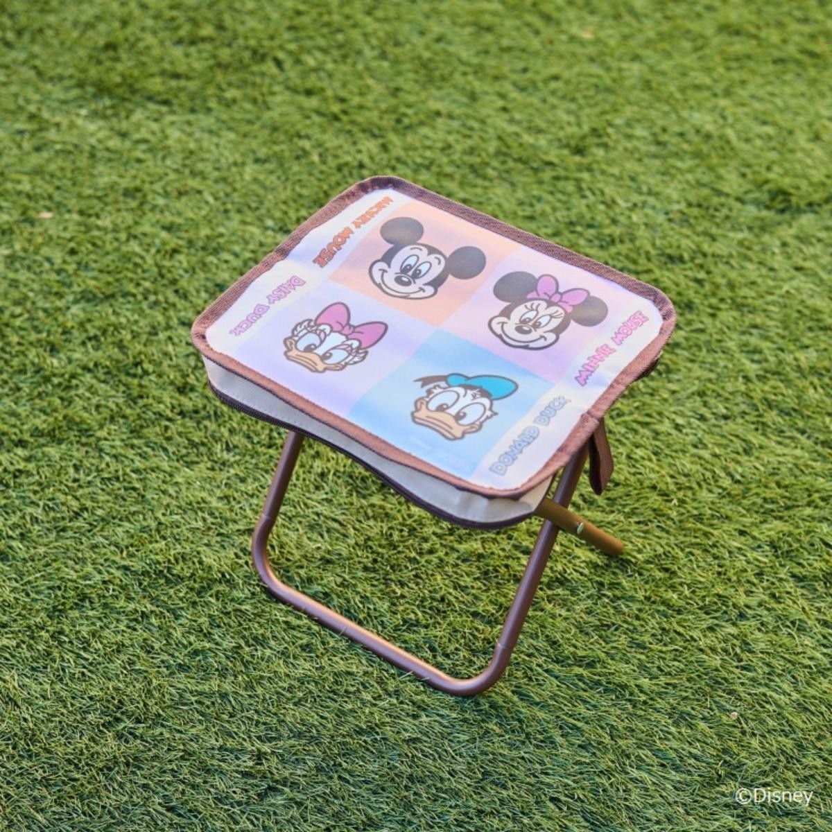 ローソン「ディズニーレジャーグッズ付きブック」発売へ！　おそろいデザインがかわいい2種類