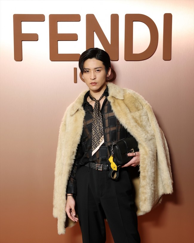 「フェンディ 2025‐26年秋冬ウィメンズ・メンズコレクション」に参加したSnow Man・目黒蓮